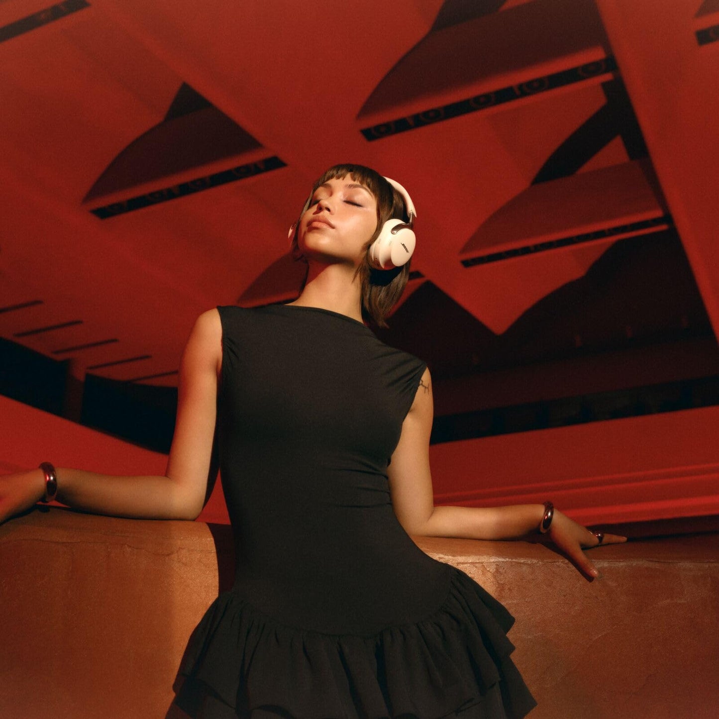 Bose QuietComfort Ultra Bluetooth Headphones (2nd Gen), Wireless Headphones with Spatial Audio, Over Ear Noise Cancelling with Mic, Up to 30 Hours of Play time, White Smoke